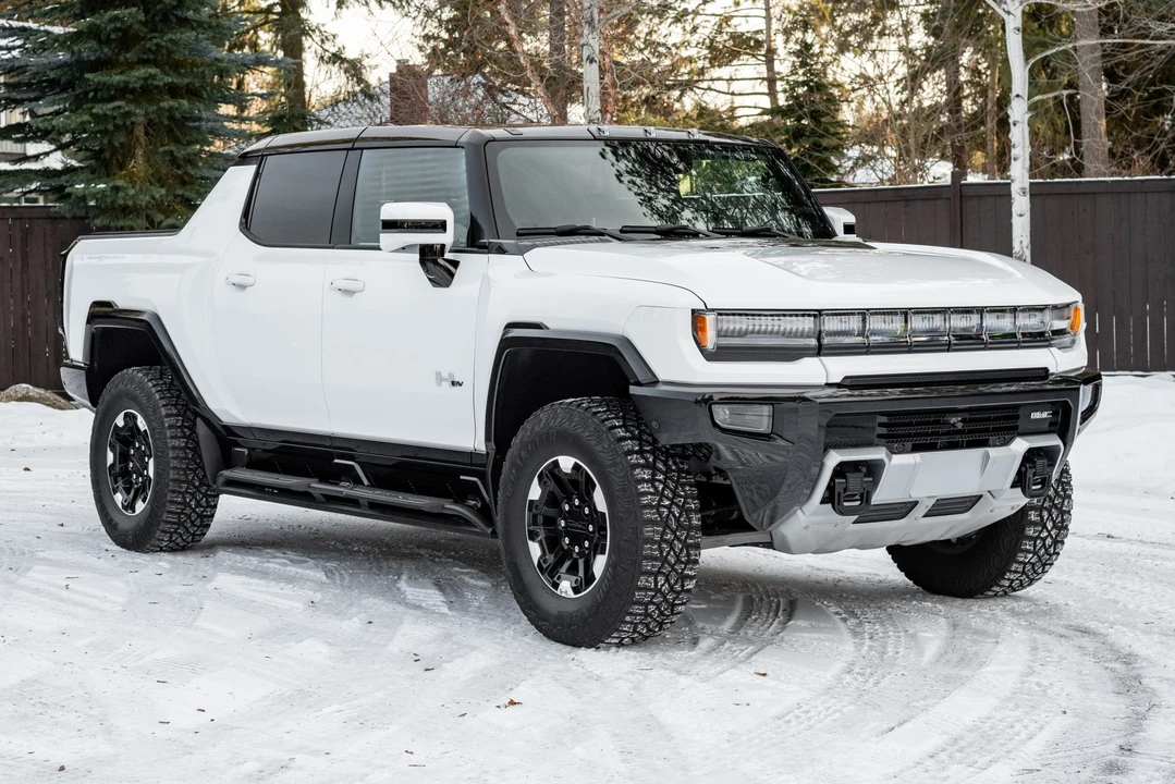 2022 GMC Hummer EV - Image 8 of 31