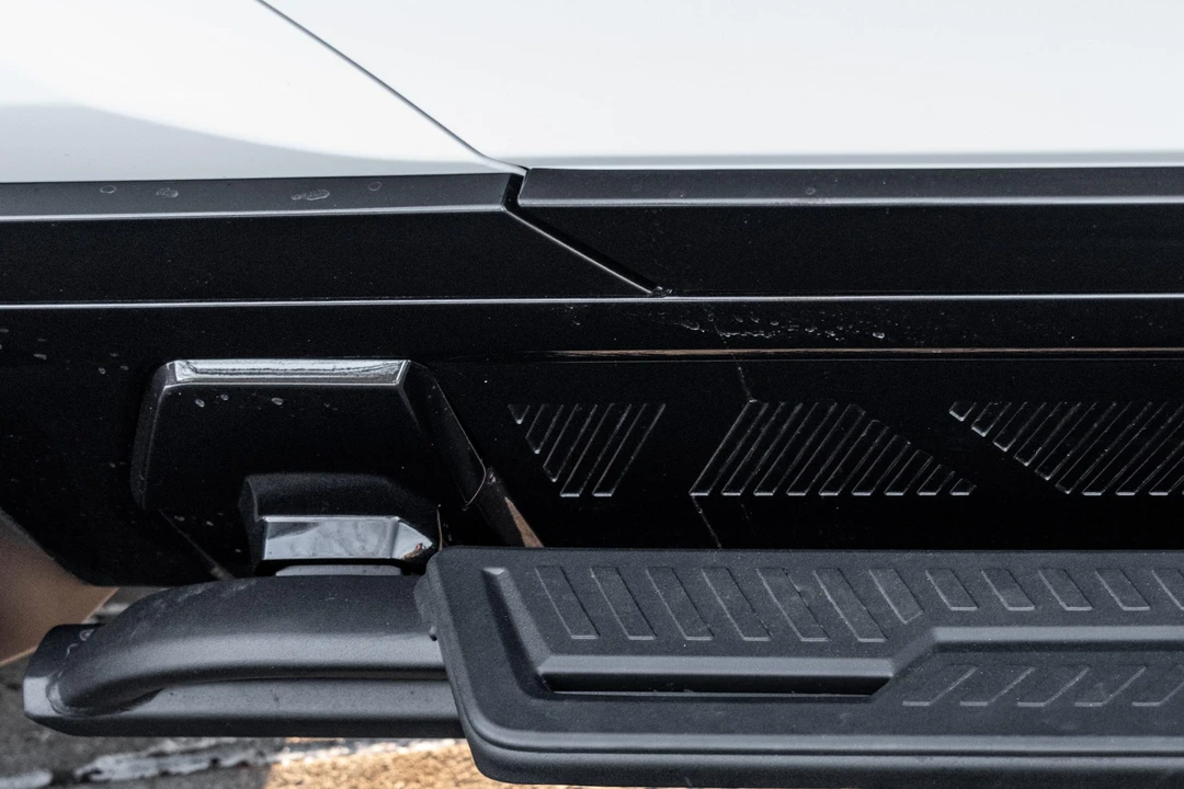2022 GMC Hummer EV - Image 31 of 31
