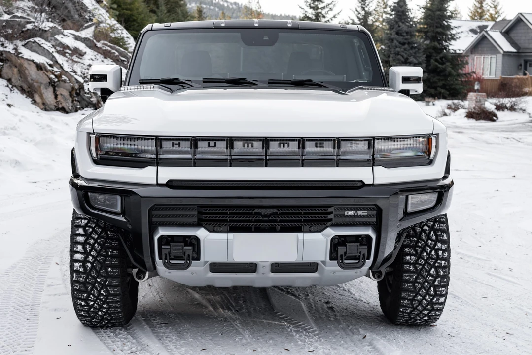 2022 GMC Hummer EV - Image 9 of 31