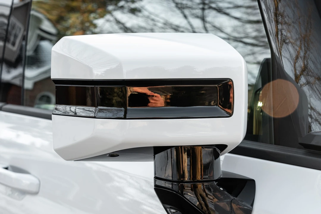 2022 GMC Hummer EV - Image 17 of 31