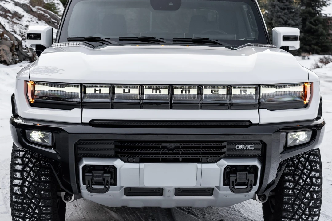 2022 GMC Hummer EV - Image 10 of 31