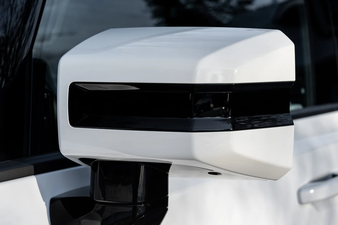 2022 GMC Hummer EV - Image 16 of 31