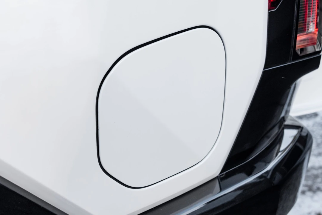 2022 GMC Hummer EV - Image 23 of 31