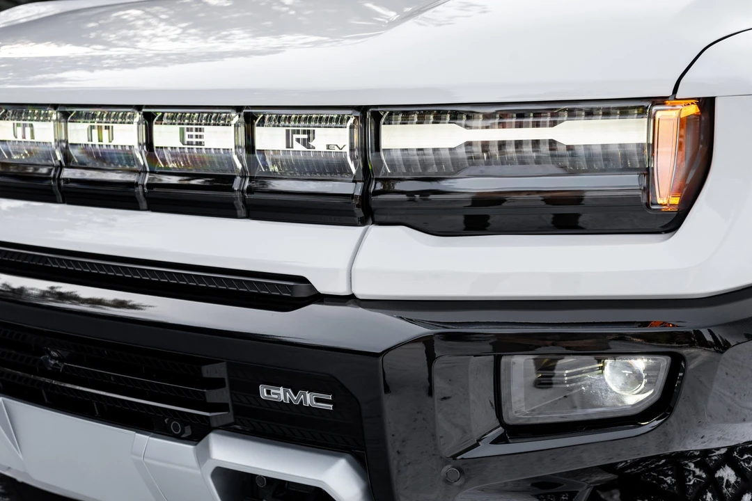 2022 GMC Hummer EV - Image 12 of 31
