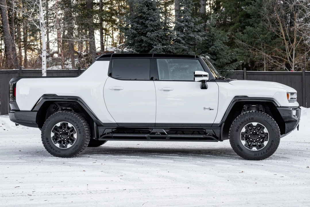 2022 GMC Hummer EV - Image 7 of 31