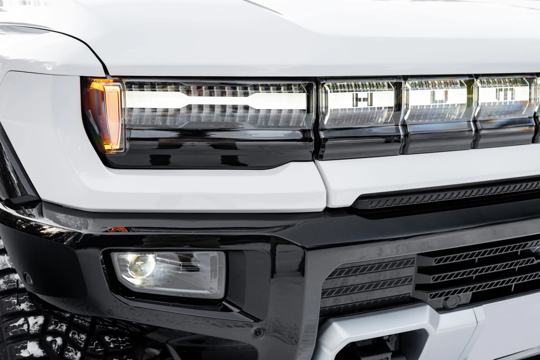 2022 GMC Hummer EV - Image 11 of 31