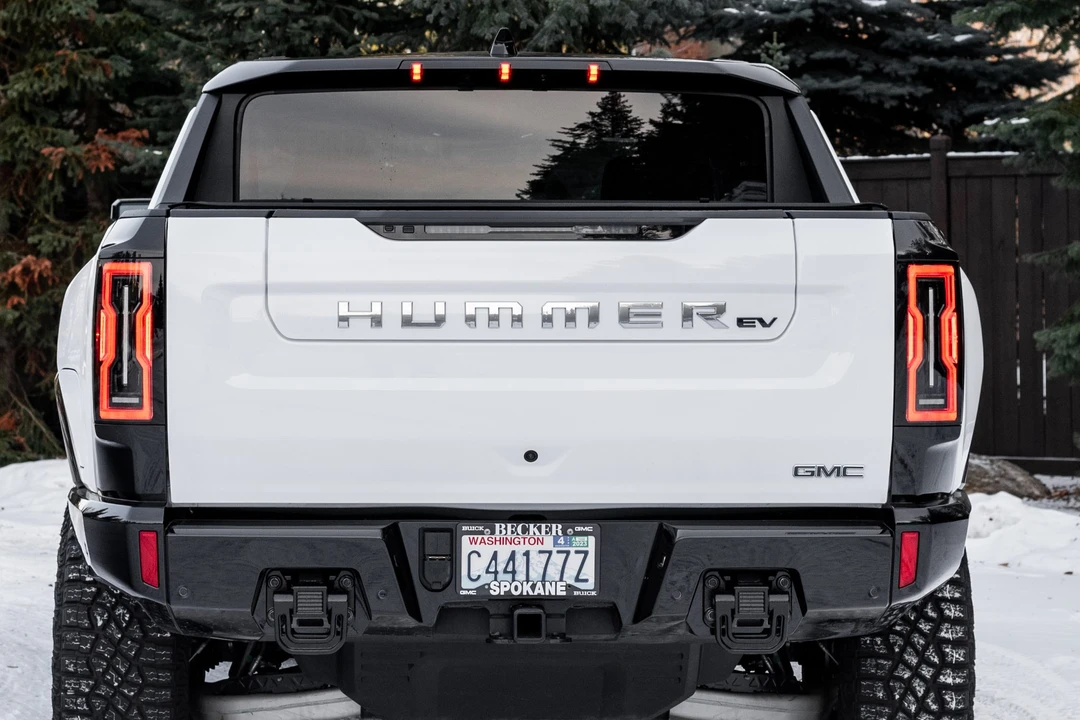 2022 GMC Hummer EV - Image 13 of 31