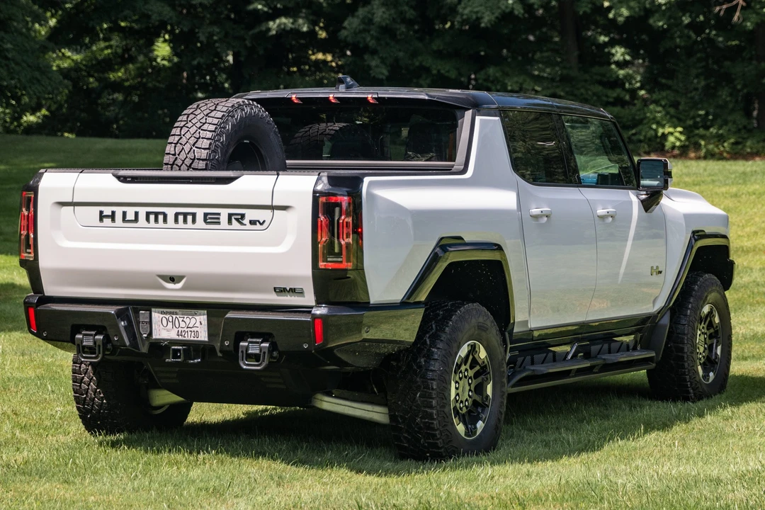 2022 GMC Hummer EV - Image 7 of 31