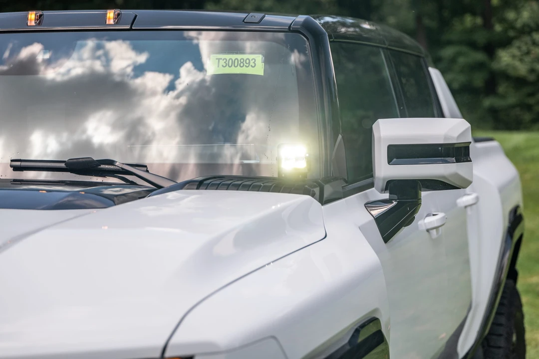 2022 GMC Hummer EV - Image 25 of 31