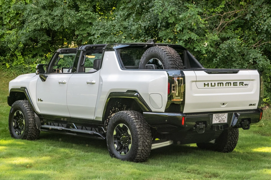 2022 GMC Hummer EV - Image 14 of 31