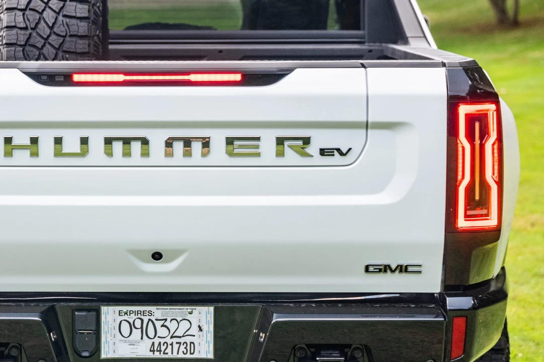 2022 GMC Hummer EV - Image 24 of 31