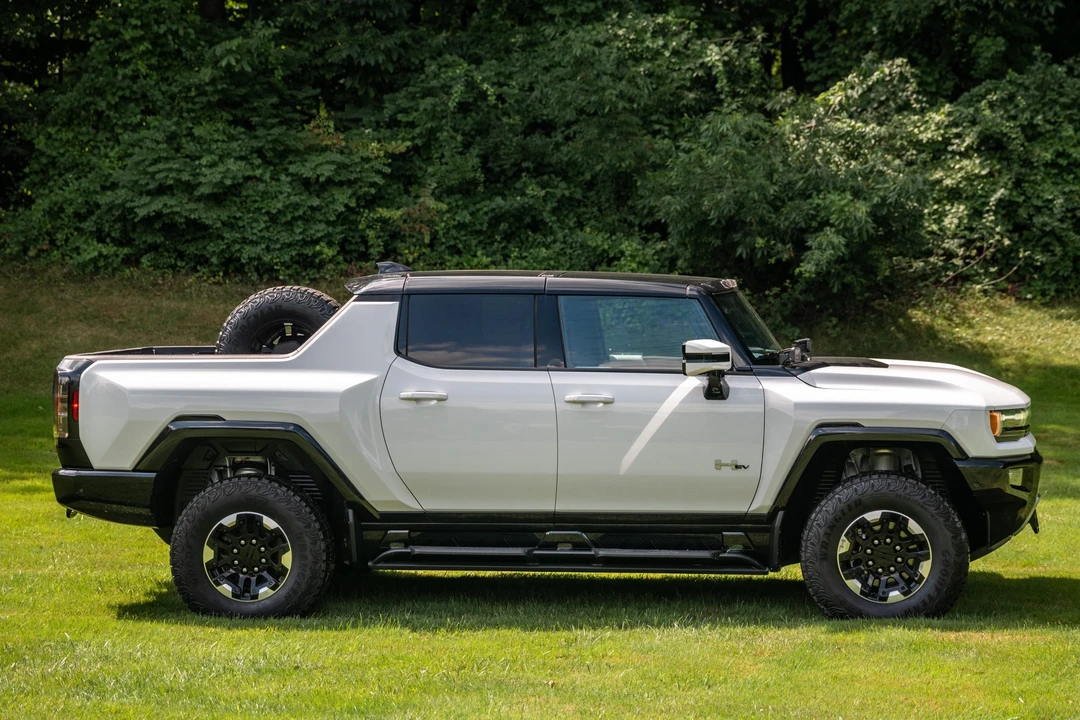 2022 GMC Hummer EV - Image 8 of 31