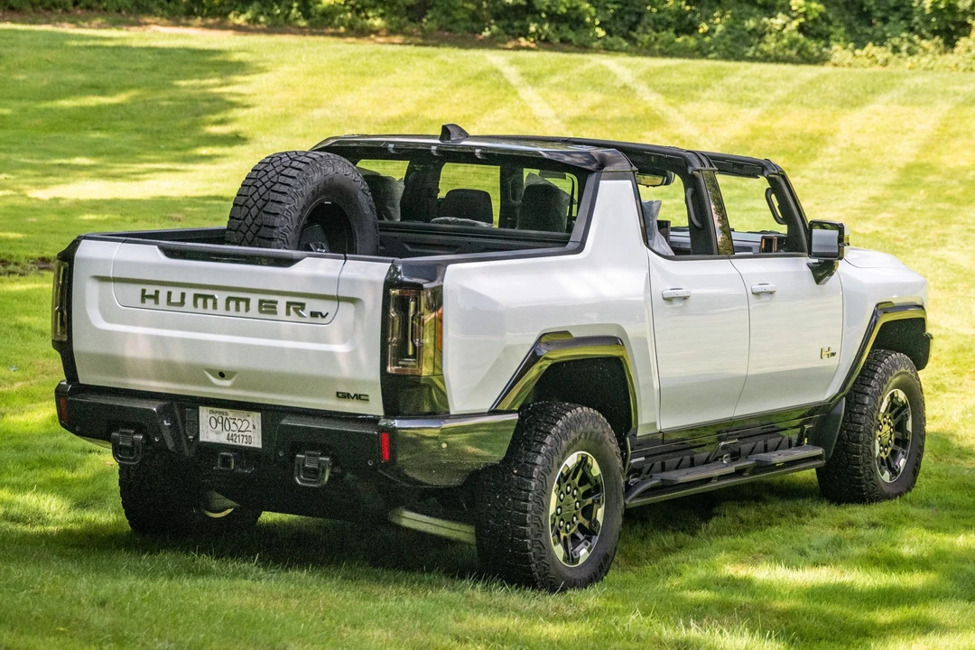 2022 GMC Hummer EV - Image 16 of 31