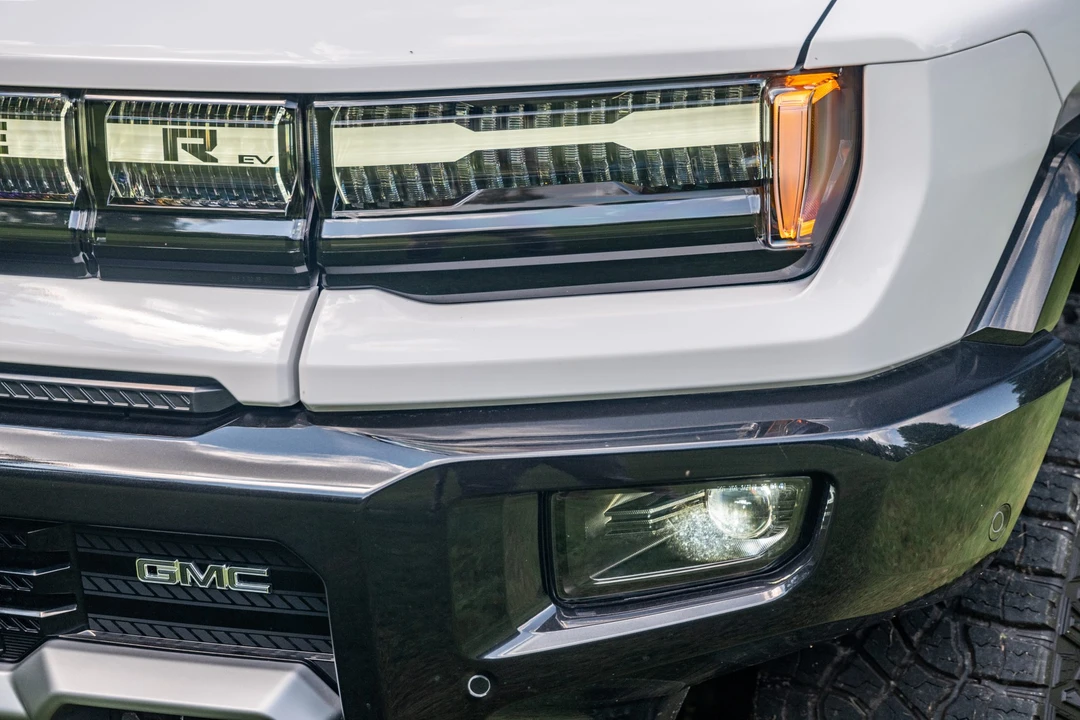 2022 GMC Hummer EV - Image 22 of 31