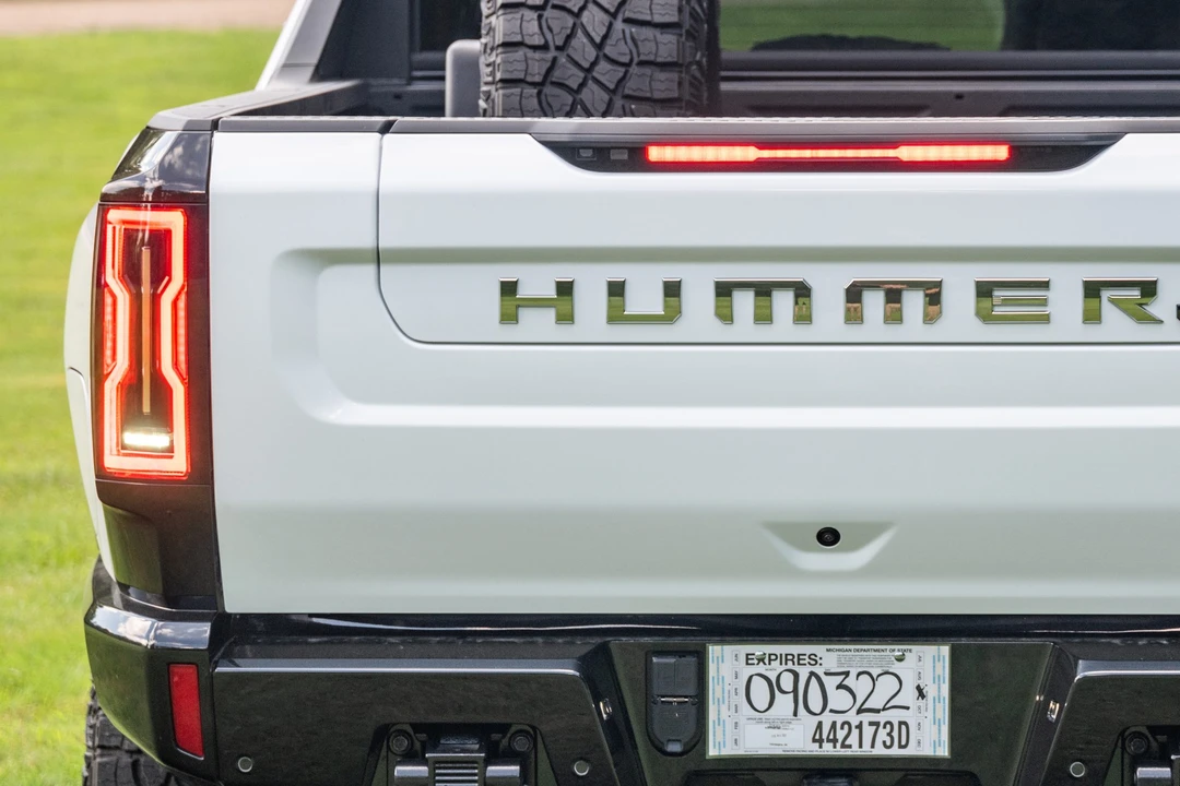 2022 GMC Hummer EV - Image 23 of 31