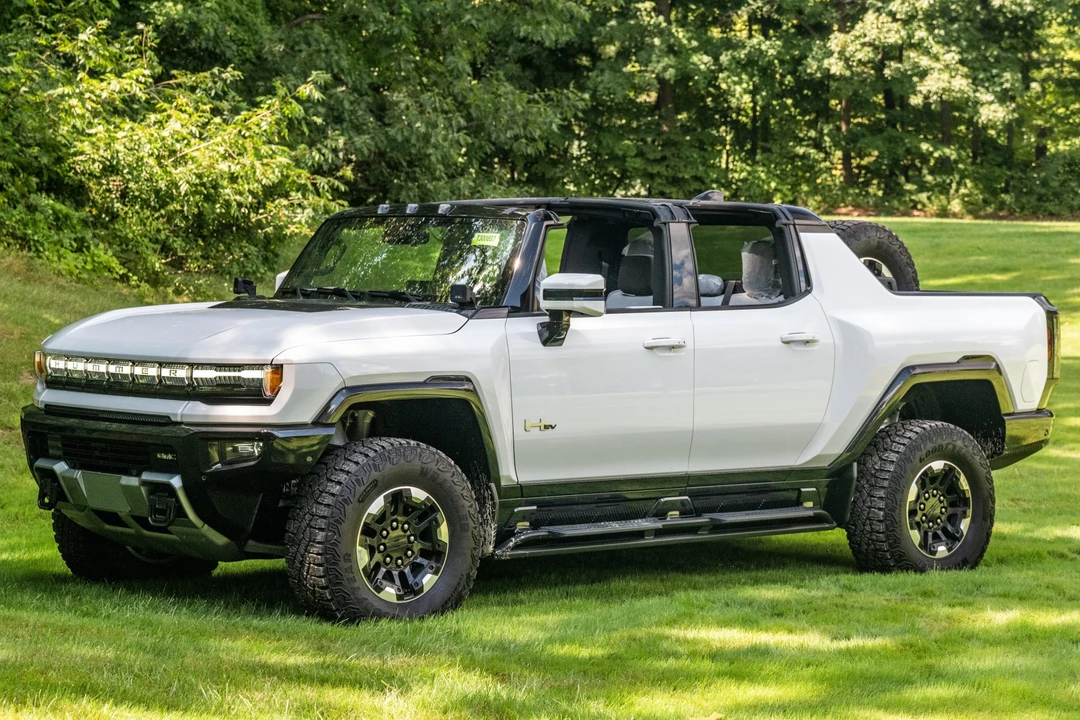 2022 GMC Hummer EV - Image 12 of 31