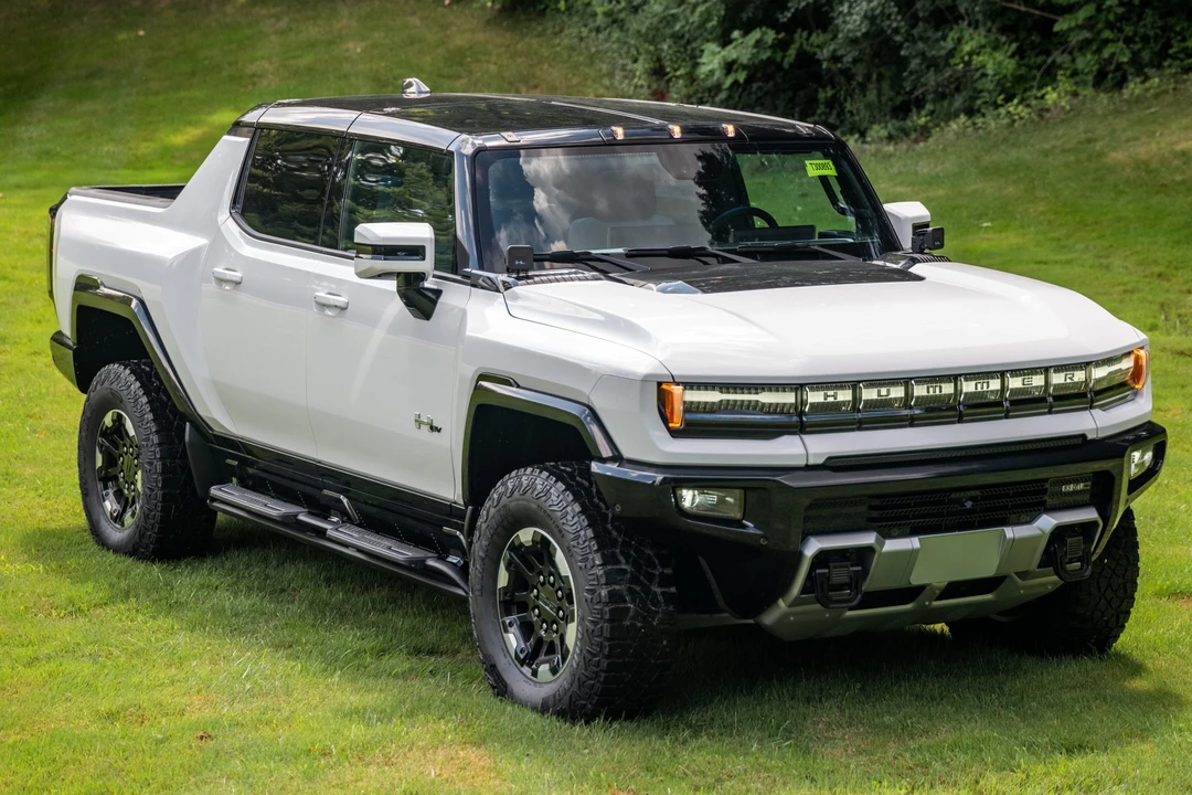2022 GMC Hummer EV - Image 9 of 31