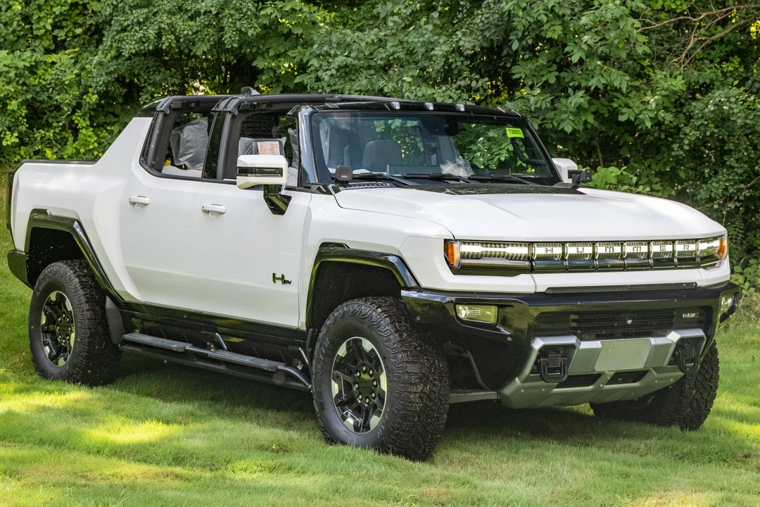 2022 GMC Hummer EV - Image 18 of 31