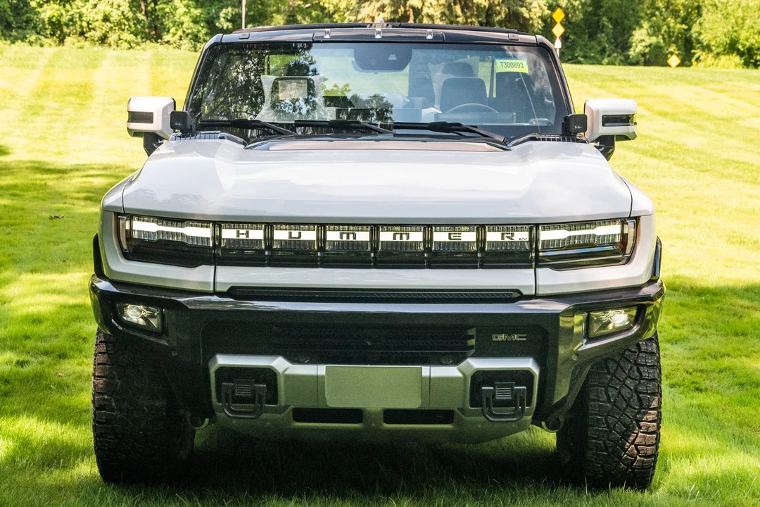 2022 GMC Hummer EV - Image 11 of 31