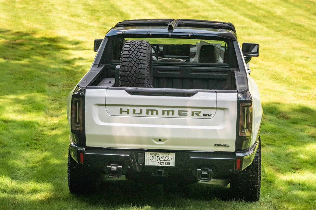 2022 GMC Hummer EV - Image 15 of 31