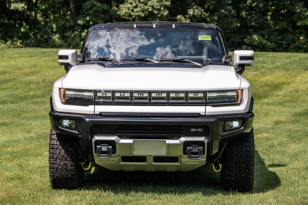 2022 GMC Hummer EV - Image 19 of 31