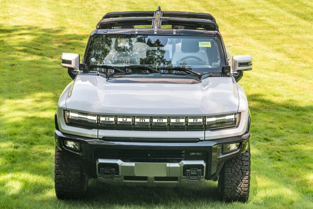 2022 GMC Hummer EV - Image 20 of 31