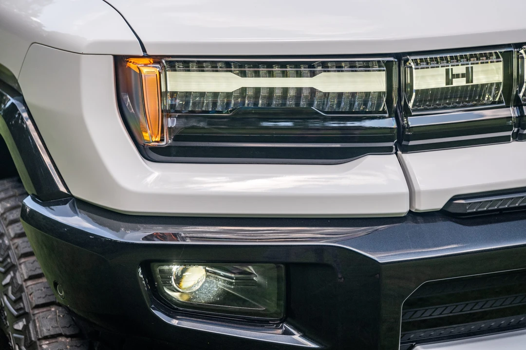 2022 GMC Hummer EV - Image 21 of 31