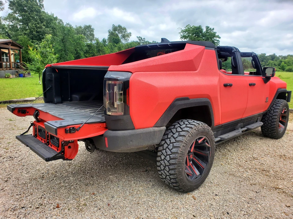 2022 GMC Hummer EV - Image 13 of 31