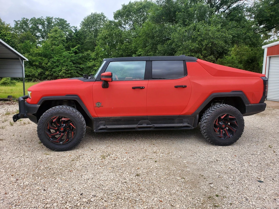 2022 GMC Hummer EV - Image 9 of 31