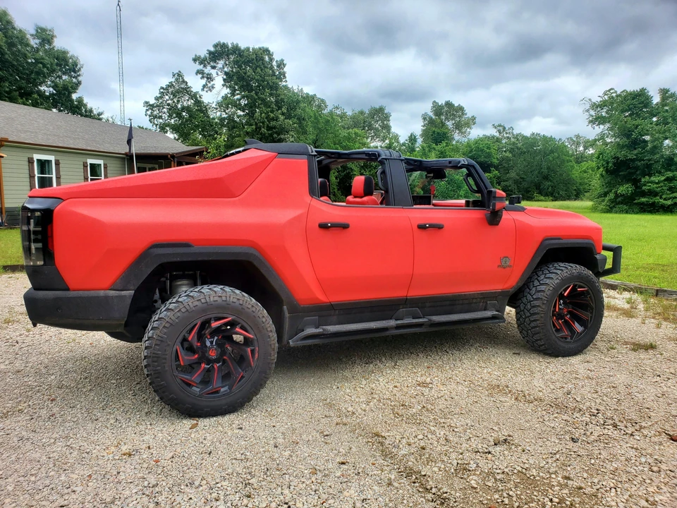 2022 GMC Hummer EV - Image 16 of 31