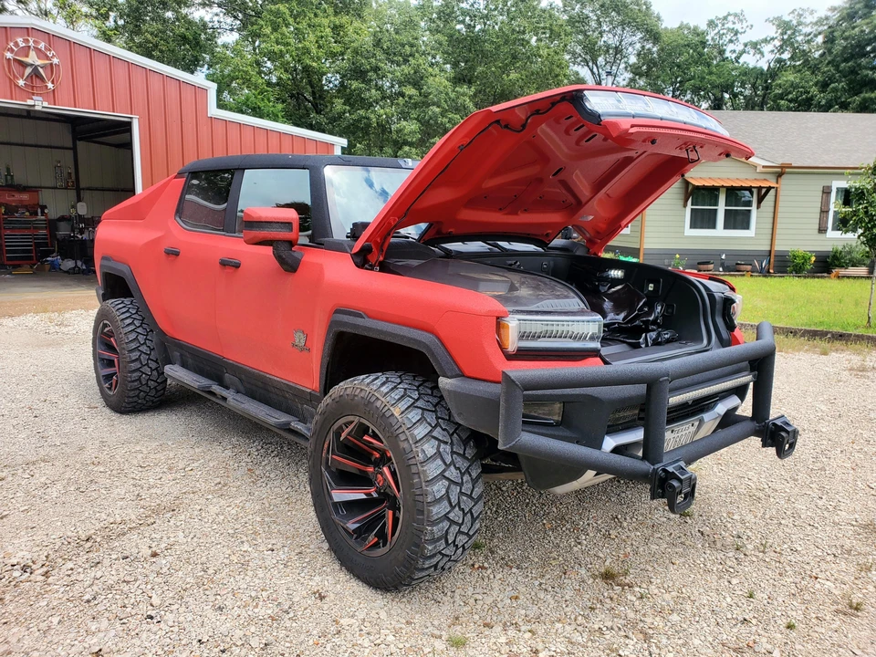 2022 GMC Hummer EV - Image 21 of 31