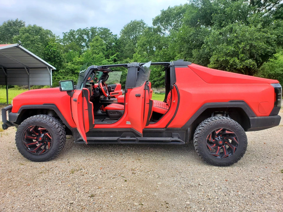 2022 GMC Hummer EV - Image 19 of 31