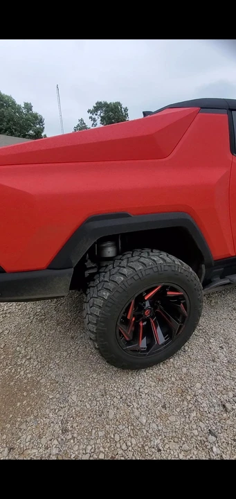 2022 GMC Hummer EV - Image 28 of 31