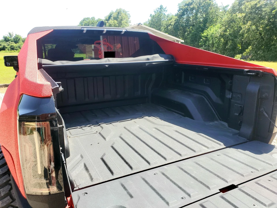 2022 GMC Hummer EV - Image 24 of 31