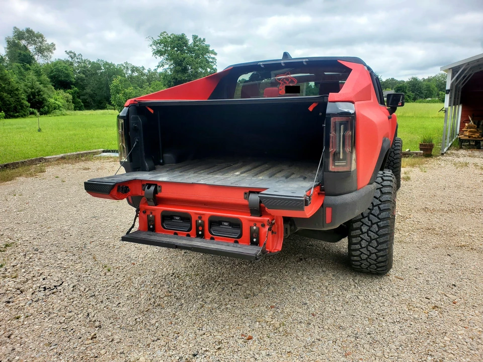 2022 GMC Hummer EV - Image 12 of 31