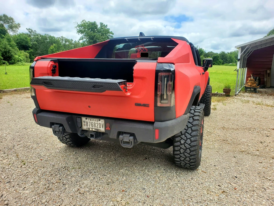 2022 GMC Hummer EV - Image 11 of 31