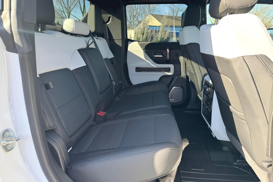 2022 GMC Hummer EV - Image 24 of 31