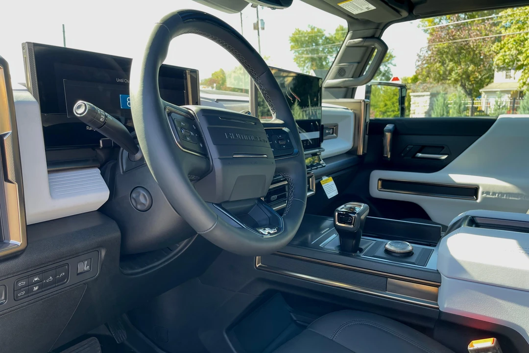 2022 GMC Hummer EV - Image 22 of 31