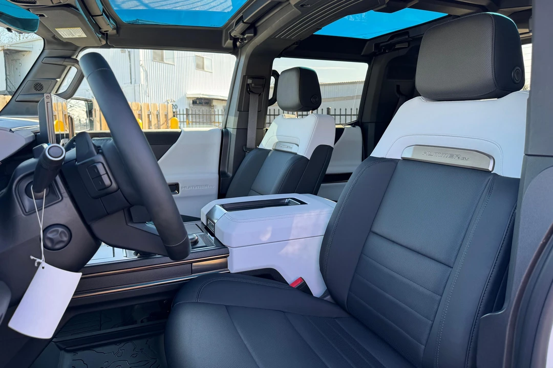 2022 GMC Hummer EV - Image 23 of 31