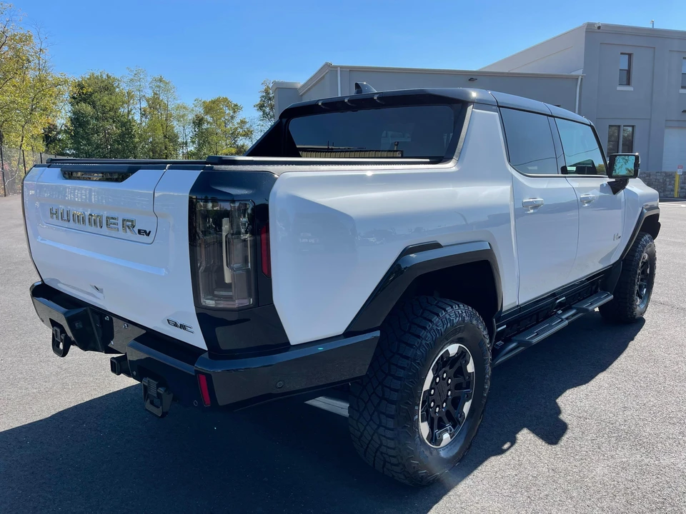 2022 GMC Hummer EV - Image 7 of 31