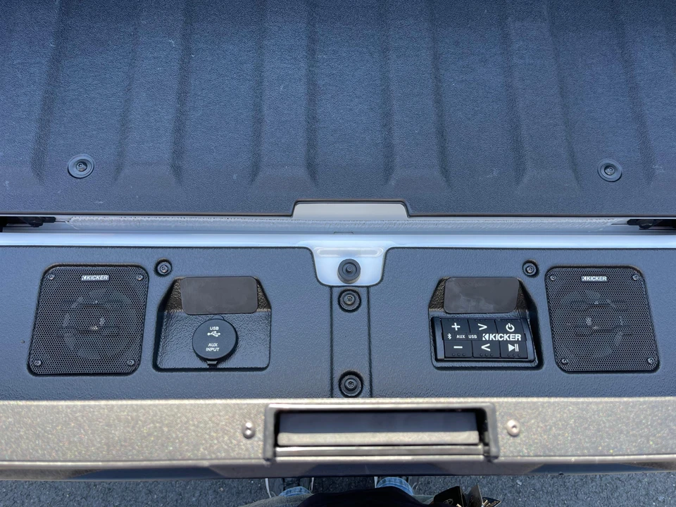 2022 GMC Hummer EV - Image 17 of 31