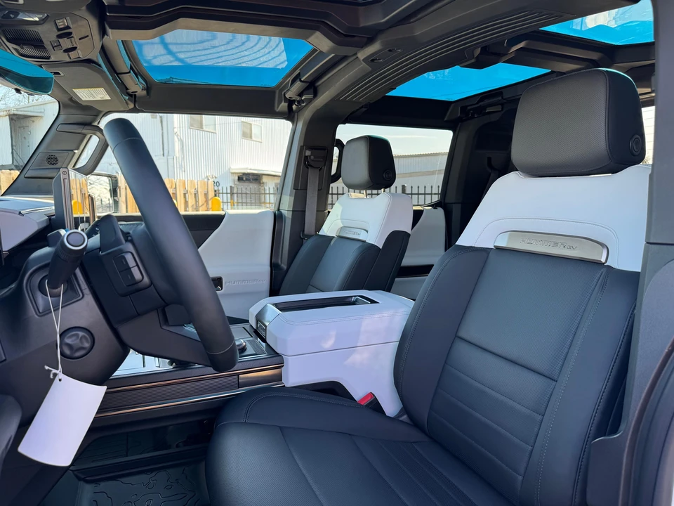 2022 GMC Hummer EV - Image 27 of 31