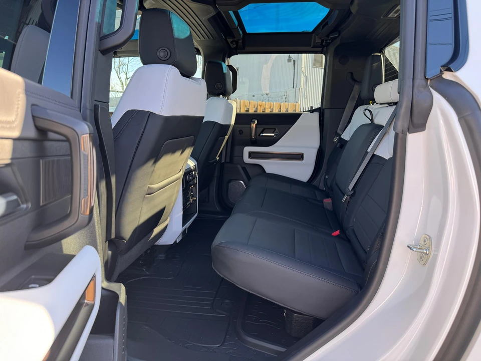 2022 GMC Hummer EV - Image 30 of 31