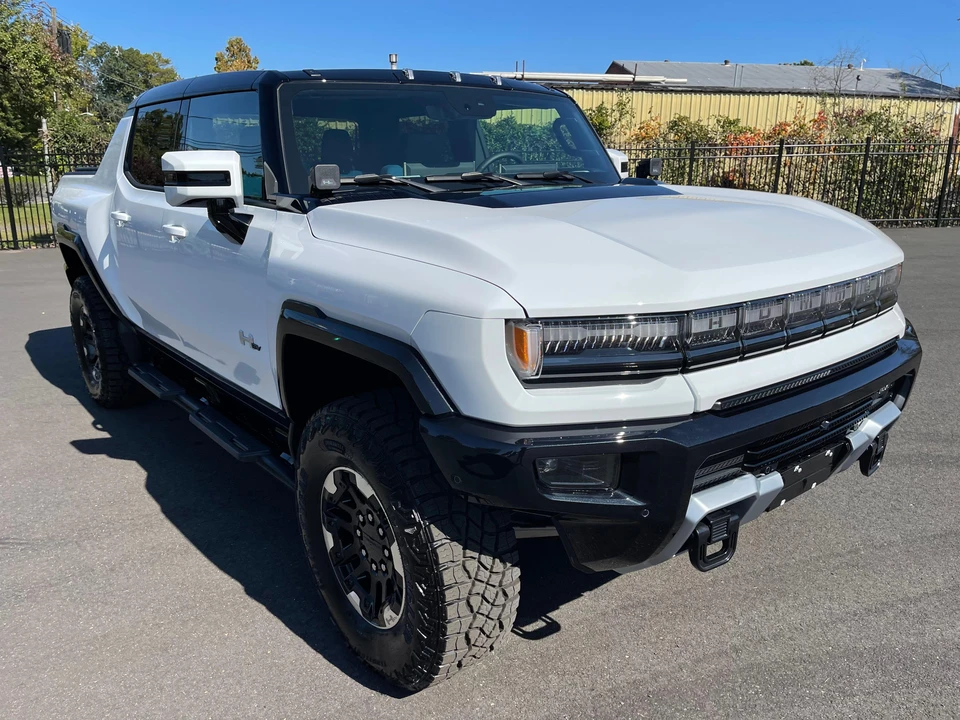 2022 GMC Hummer EV - Image 8 of 31