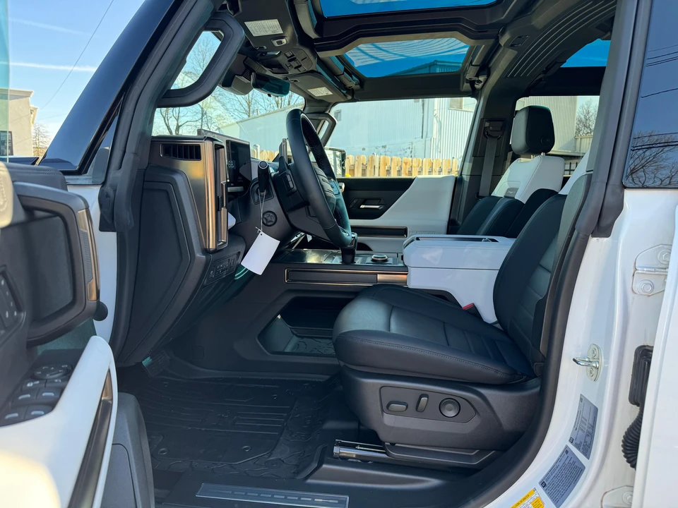 2022 GMC Hummer EV - Image 26 of 31