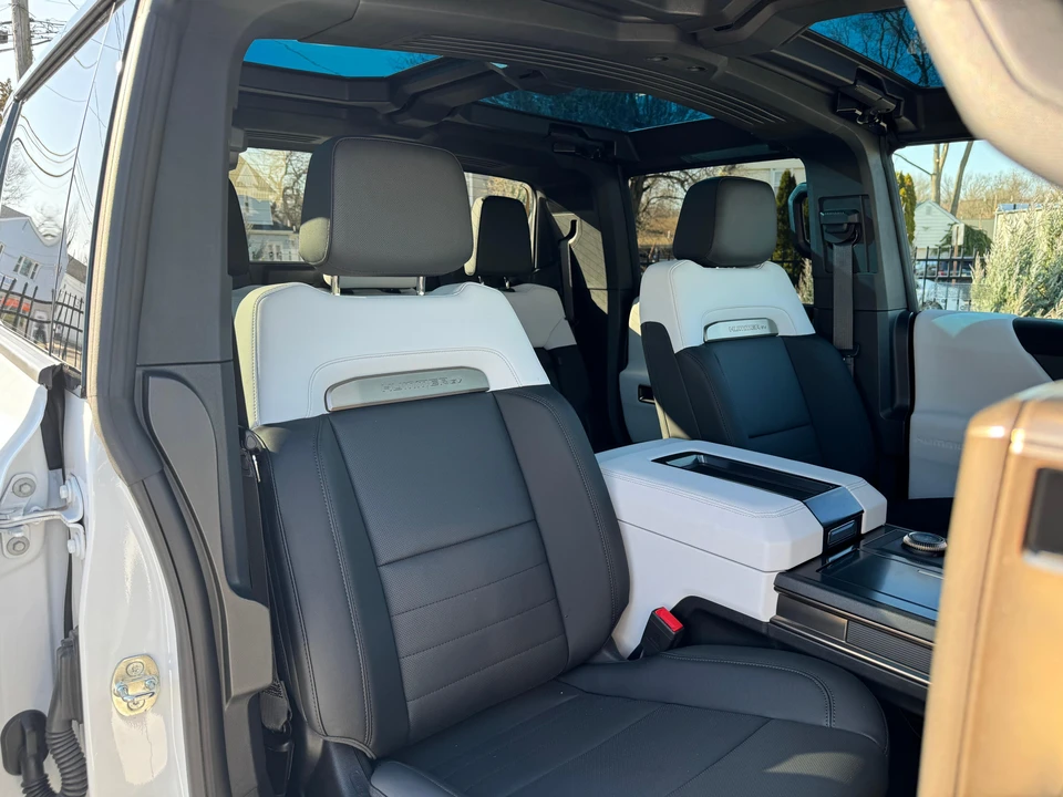 2022 GMC Hummer EV - Image 29 of 31