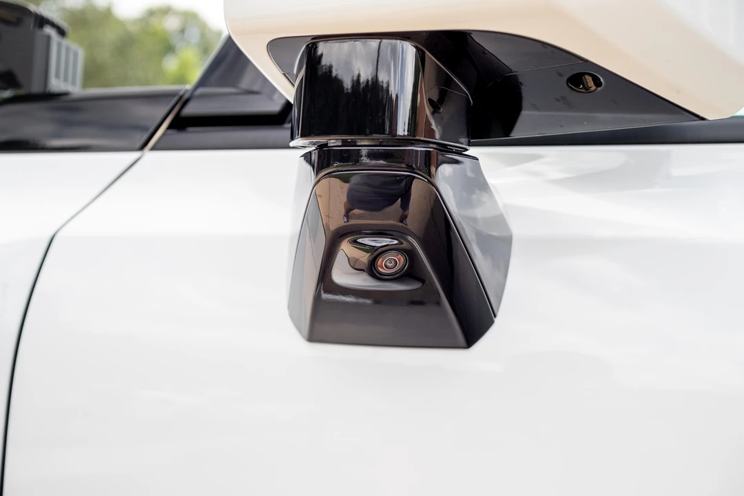 2022 GMC Hummer EV - Image 22 of 31