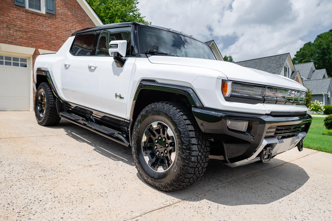 2022 GMC Hummer EV - Image 13 of 31