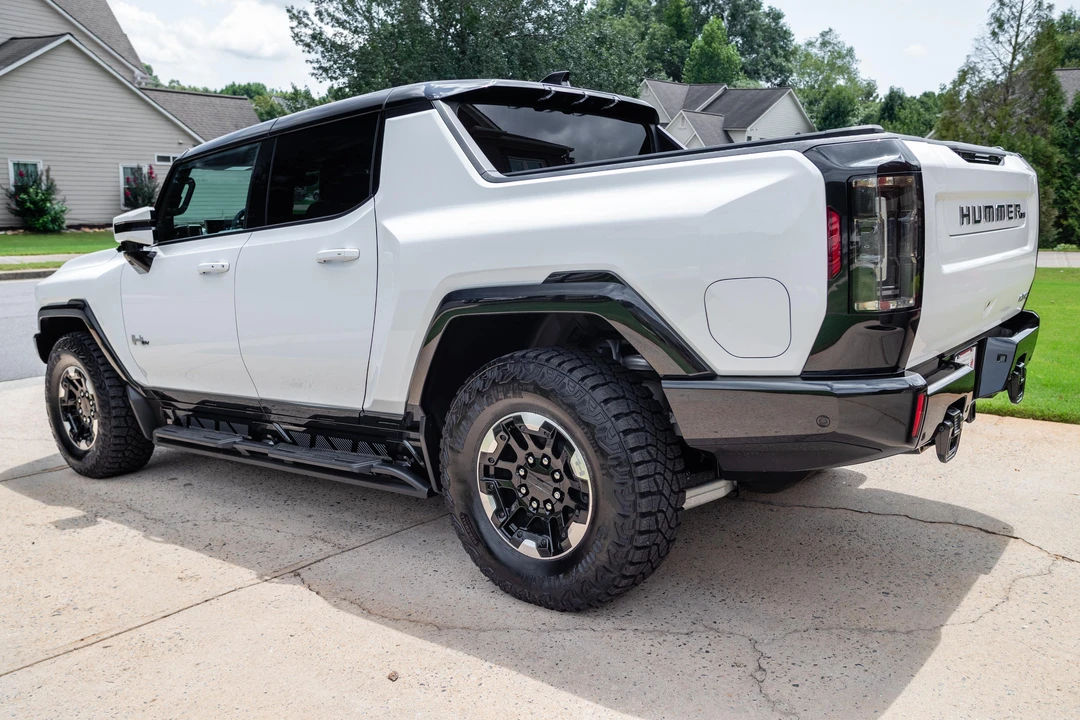 2022 GMC Hummer EV - Image 9 of 31