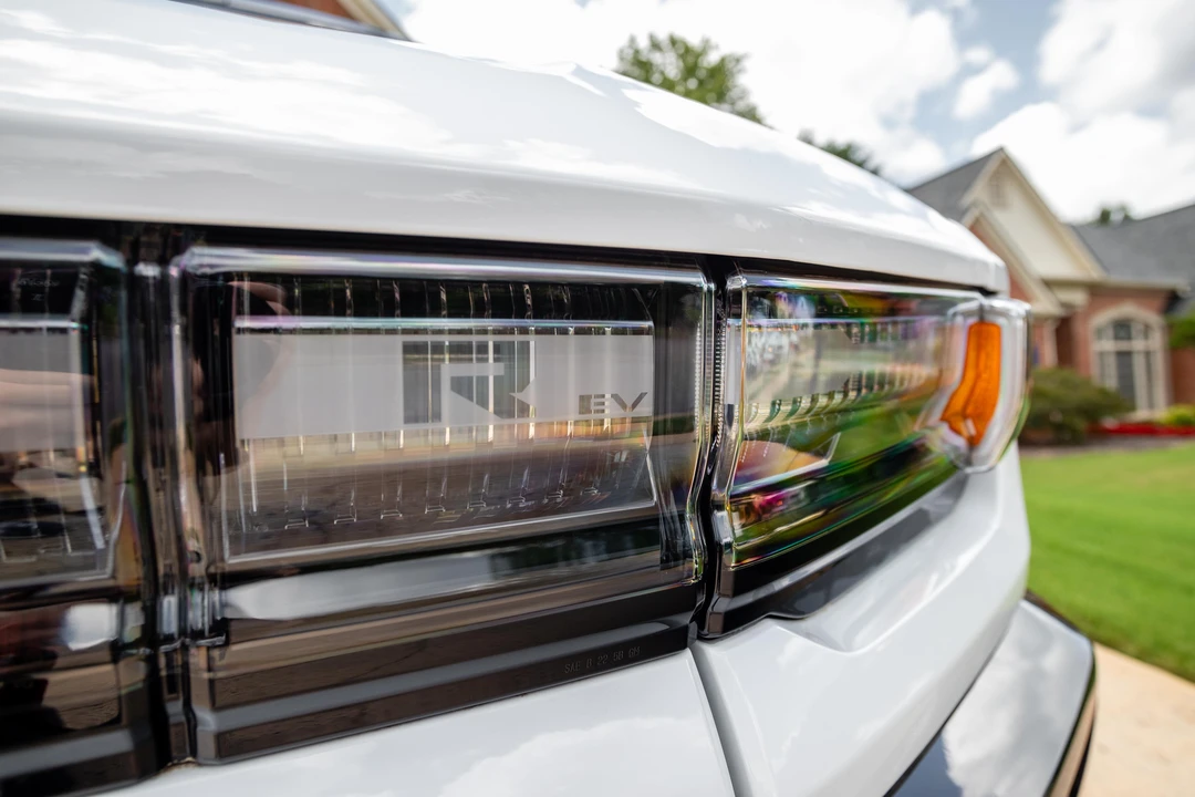 2022 GMC Hummer EV - Image 19 of 31